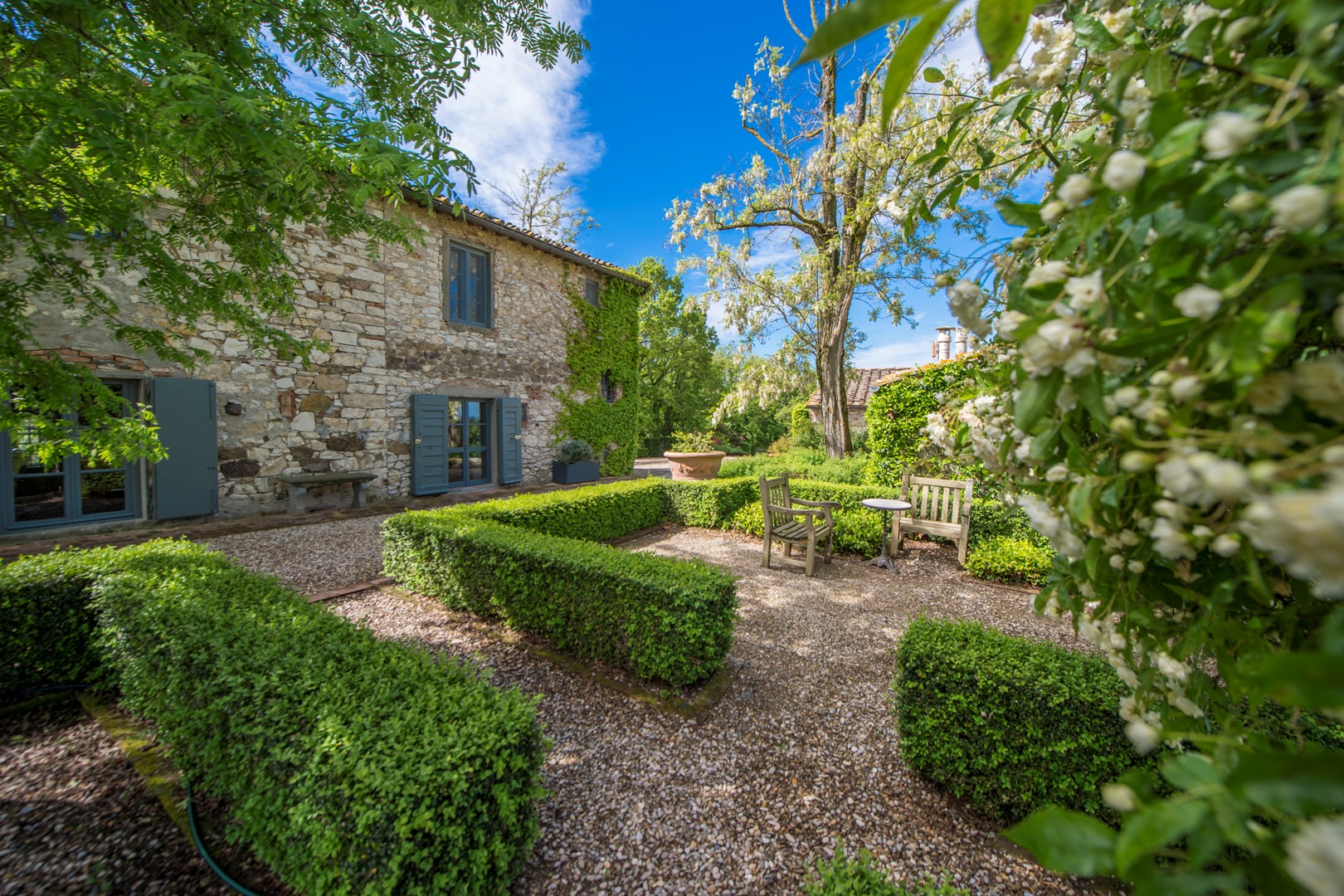 ATTIVITÀ ALL'APERTO - VILLE E CASALI IN VENDITA